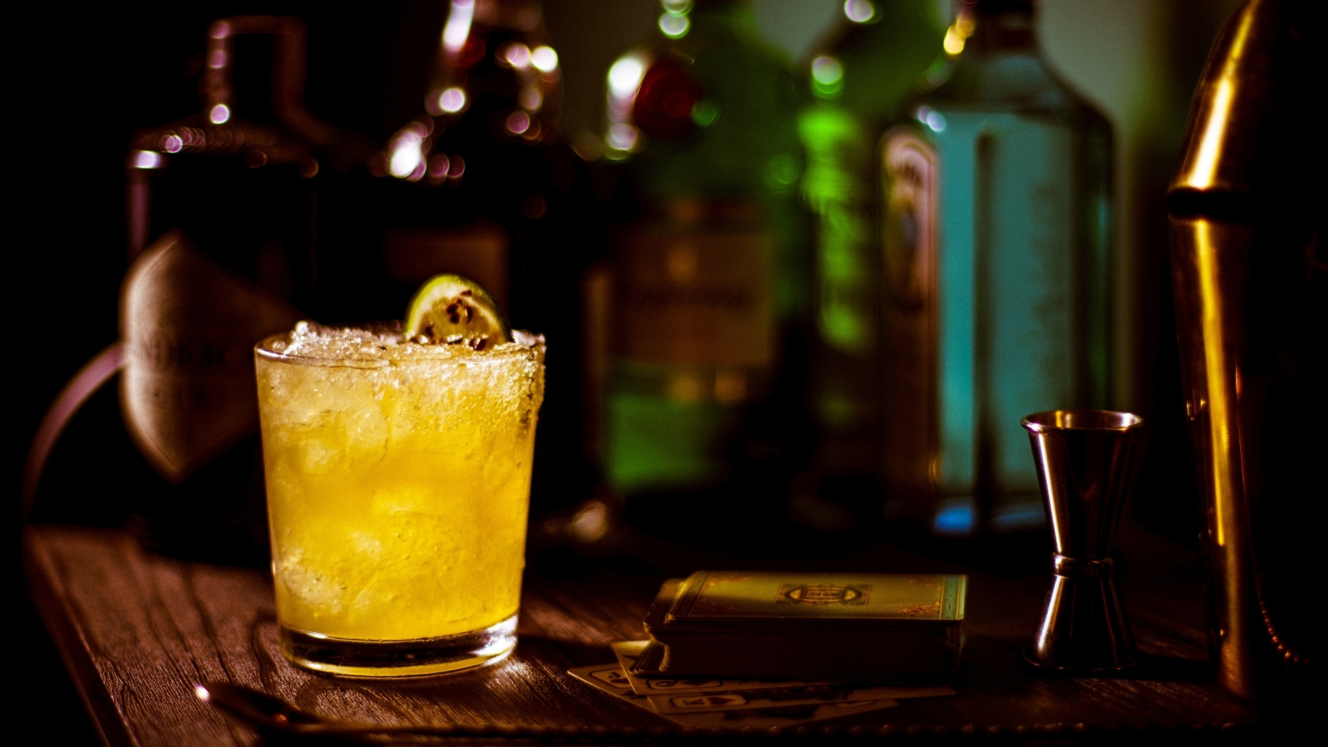 Gin Glasses The Complete Guide! How to Choose & Where to Buy?