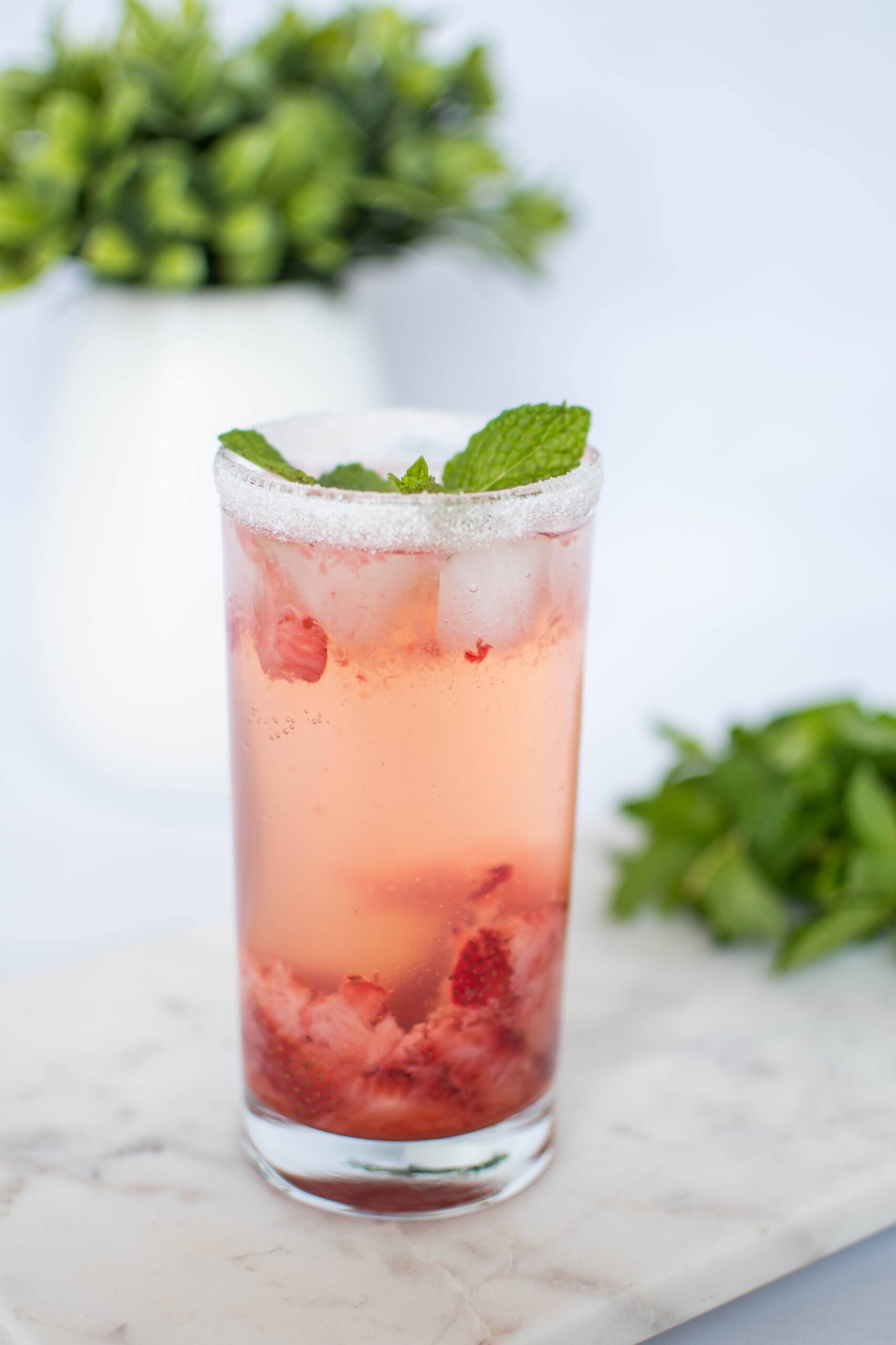 Strawberry Gin Smash Gin Cocktail The Perfect Recipe 4694